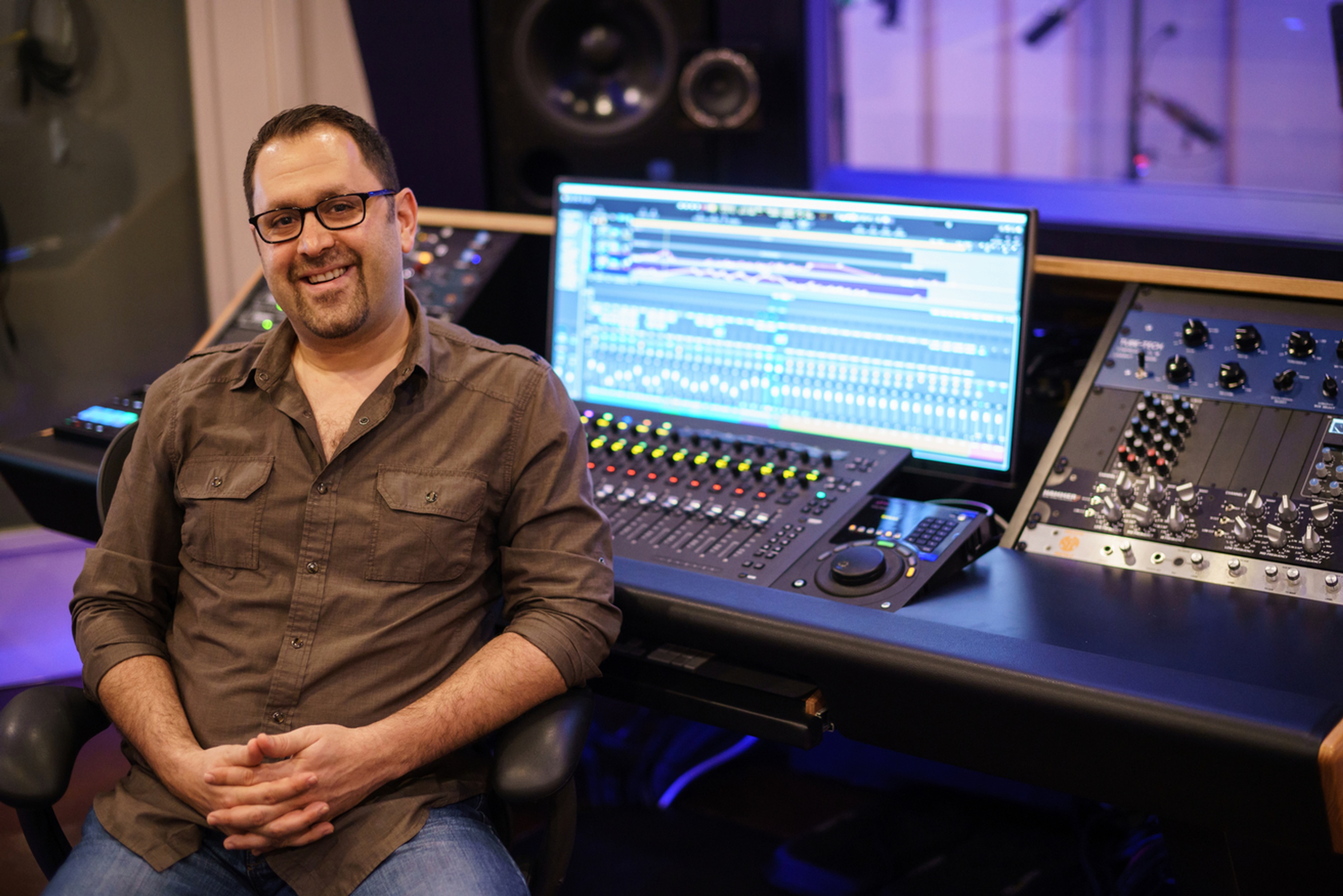 1. Mastering Social Media Advertising: A Comprehensive Guide to Maximizing ROI